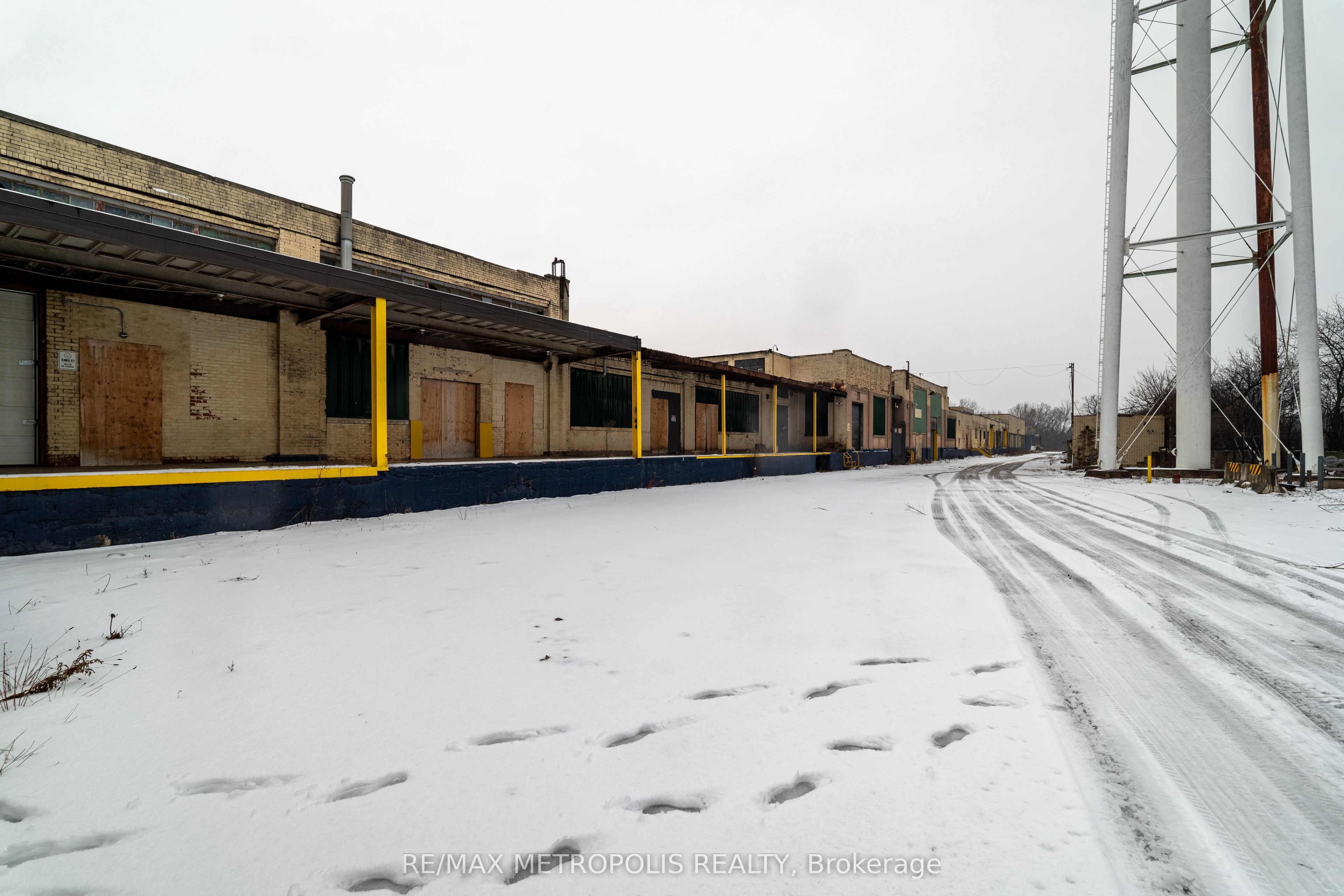5881 Thorold Stone Road Property Photo 4