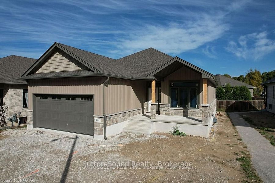 401 6th Avenue W Property Photo 1