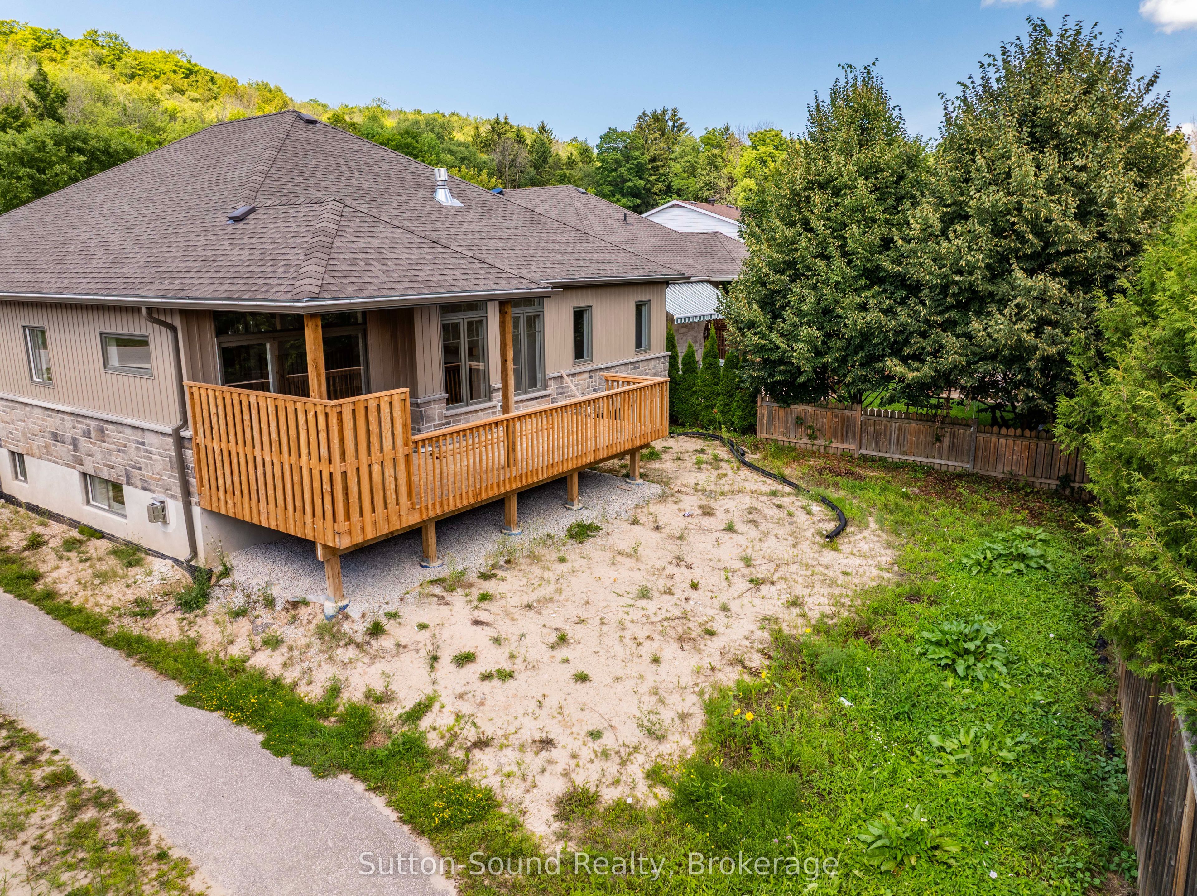 401 6th Avenue W Property Photo 5