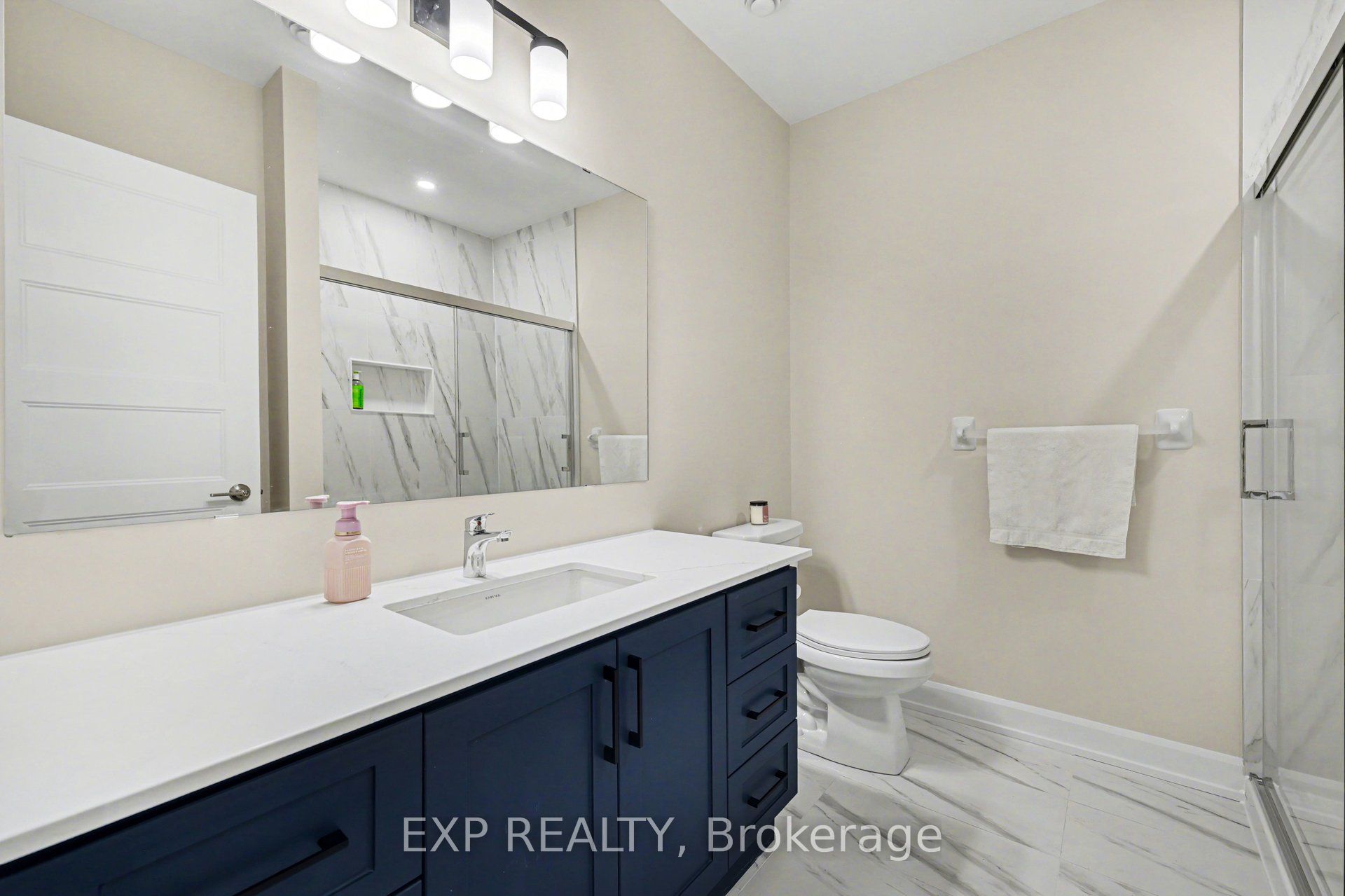 448 Falcon Lane B Property Photo 13