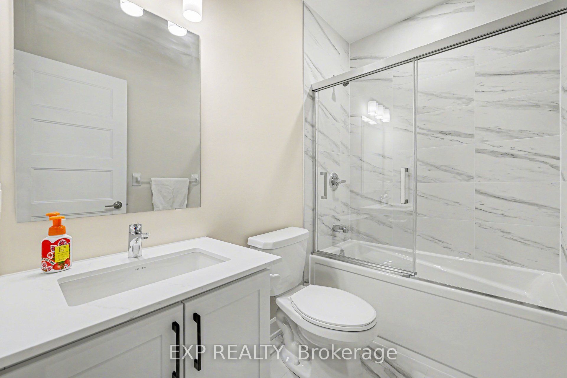 448 Falcon Lane B Property Photo 17