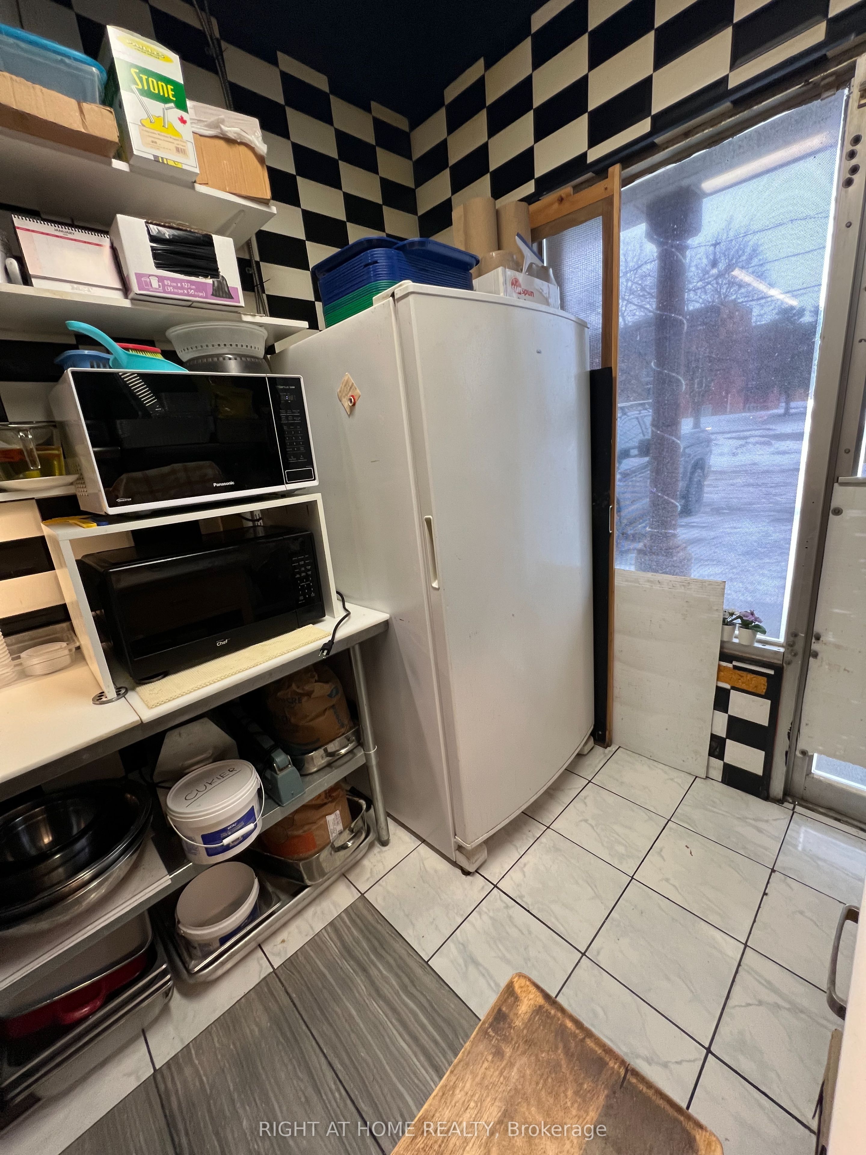 543 Speedvale Avenue E Property Photo 15