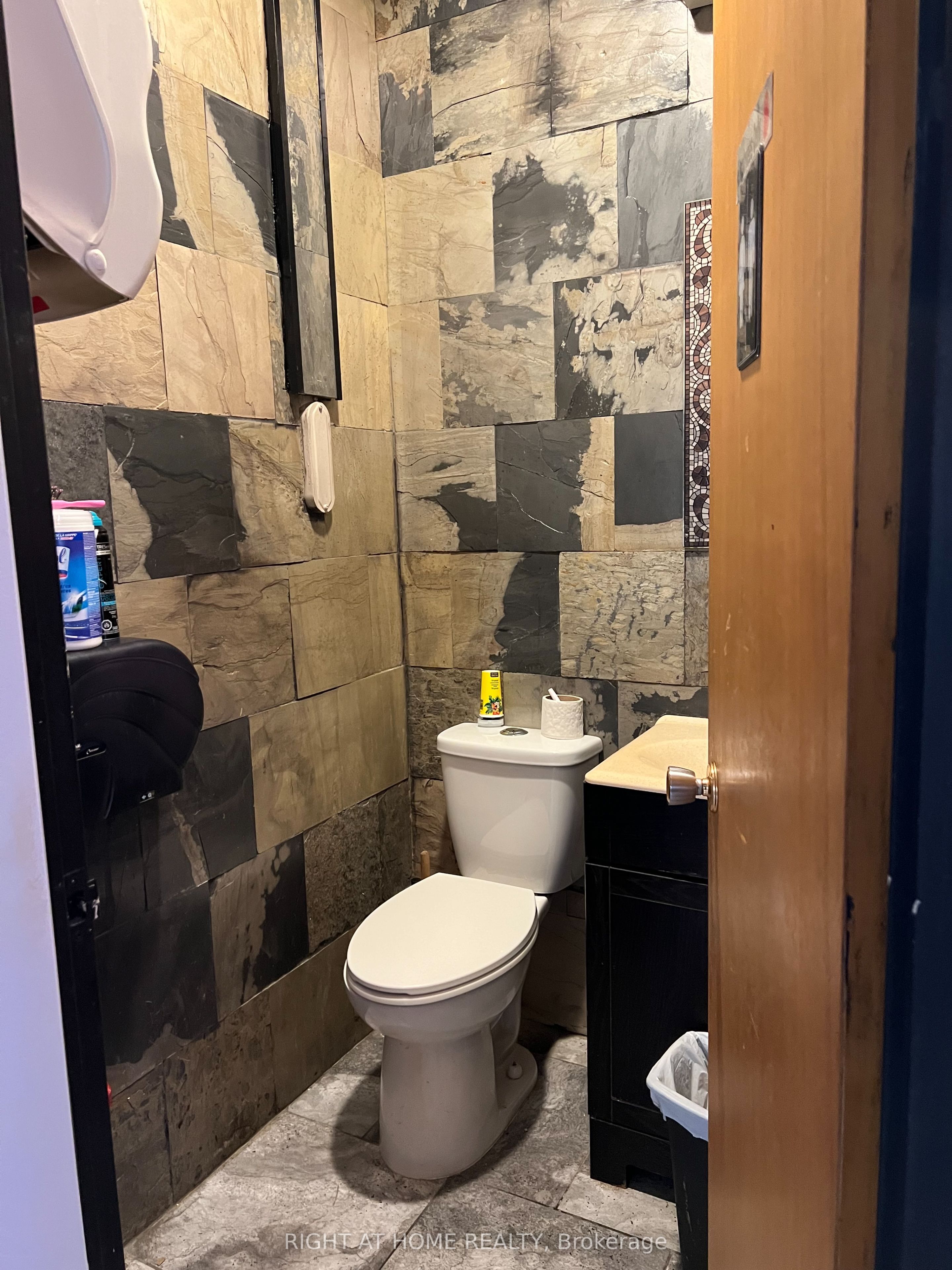 543 Speedvale Avenue E Property Photo 18