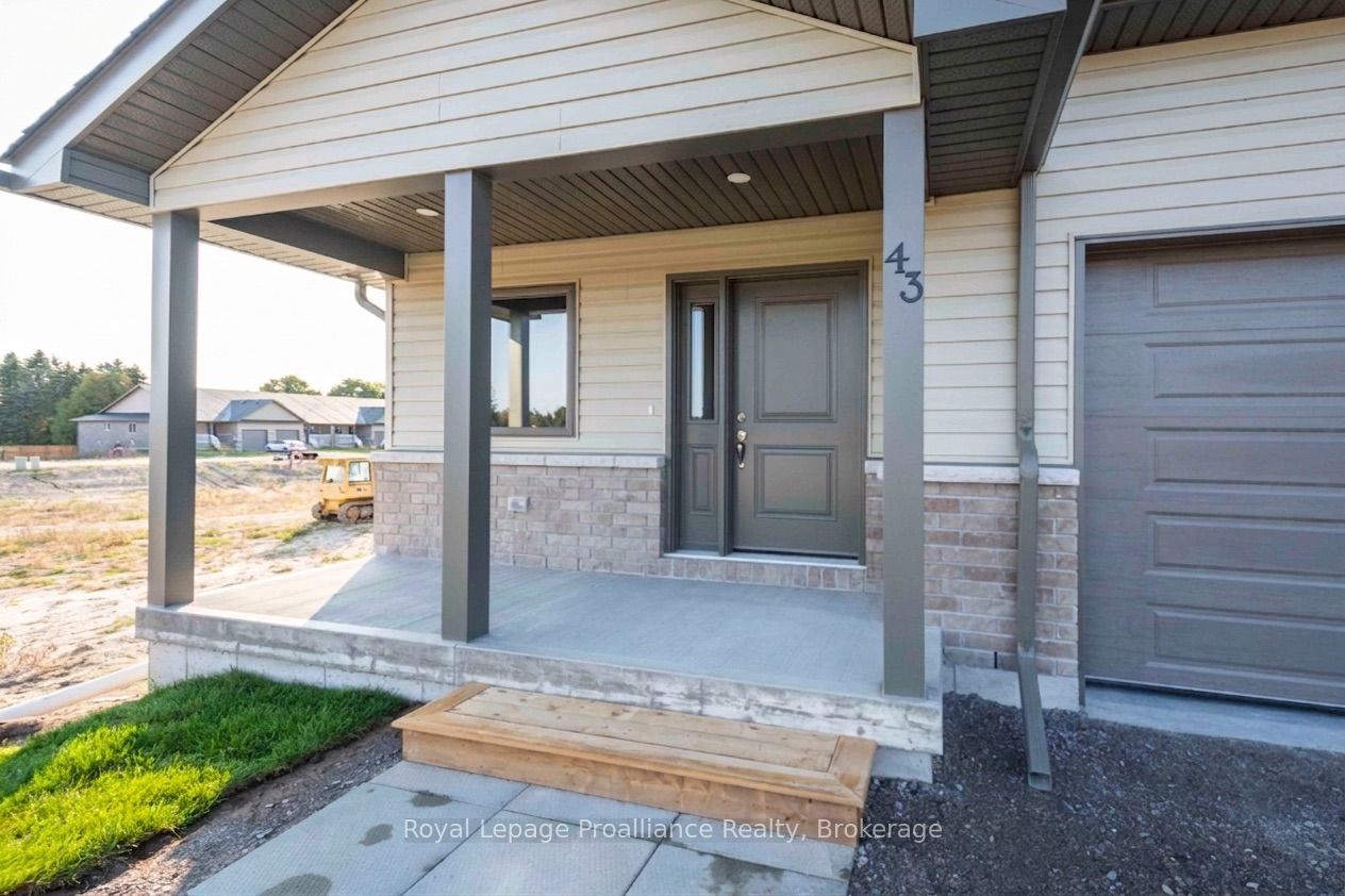 42 Mackenzie John Crescent Property Photo 3