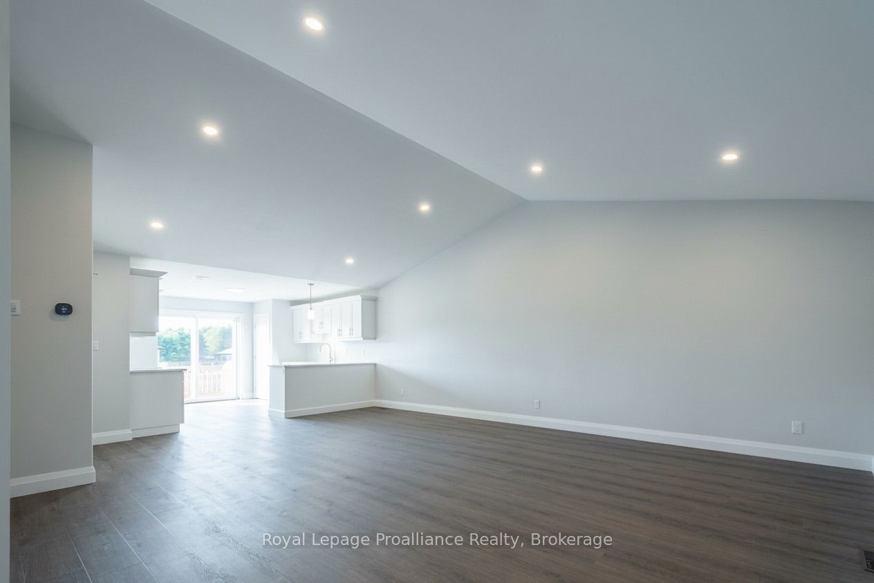 42 Mackenzie John Crescent Property Photo 6