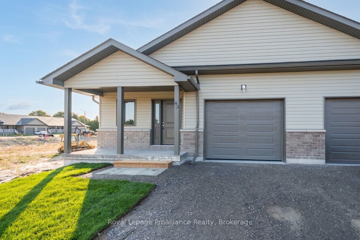 46 Mackenzie John Crescent Property Photo 1
