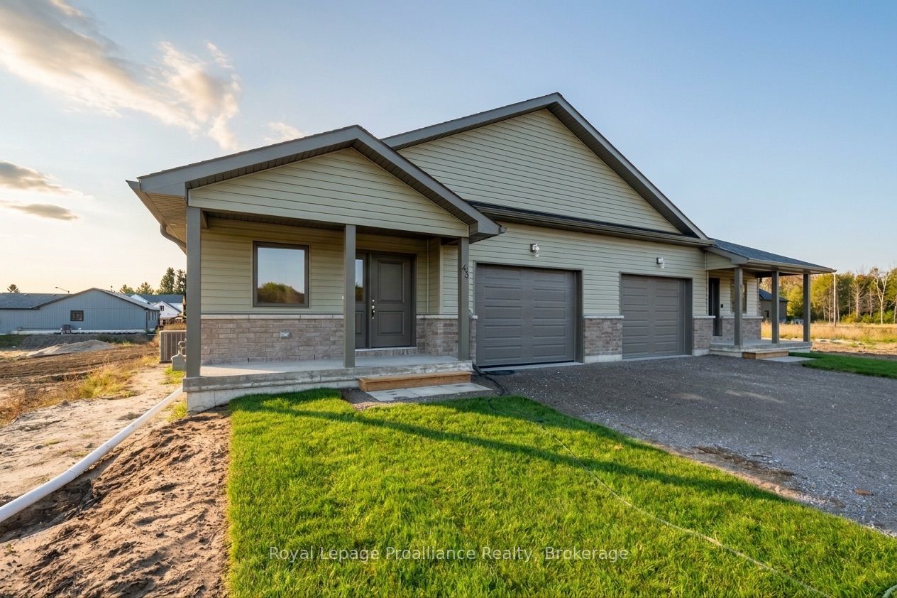 48 Mackenzie John Crescent Property Photo 3