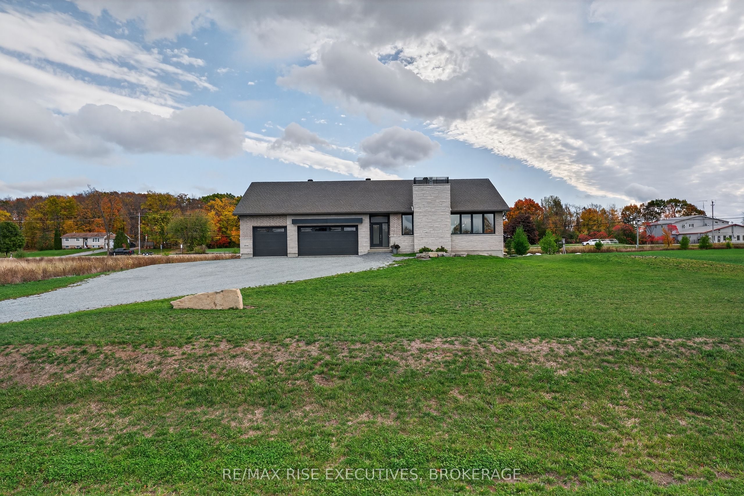 158 Summerside Drive Property Photo 2