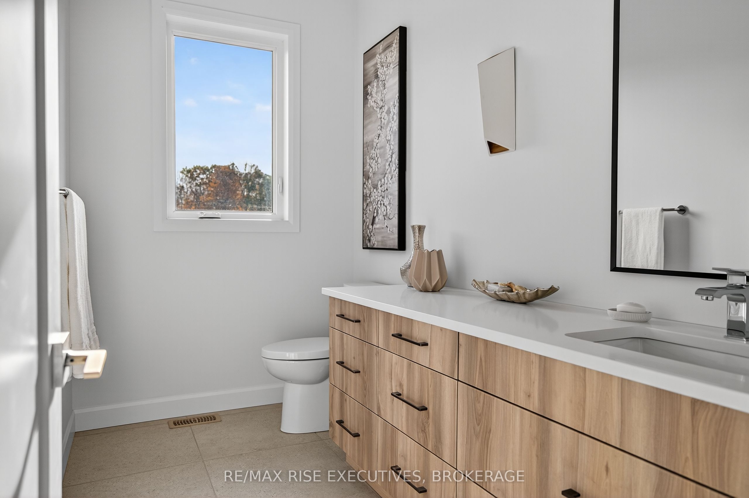 158 Summerside Drive Property Photo 13