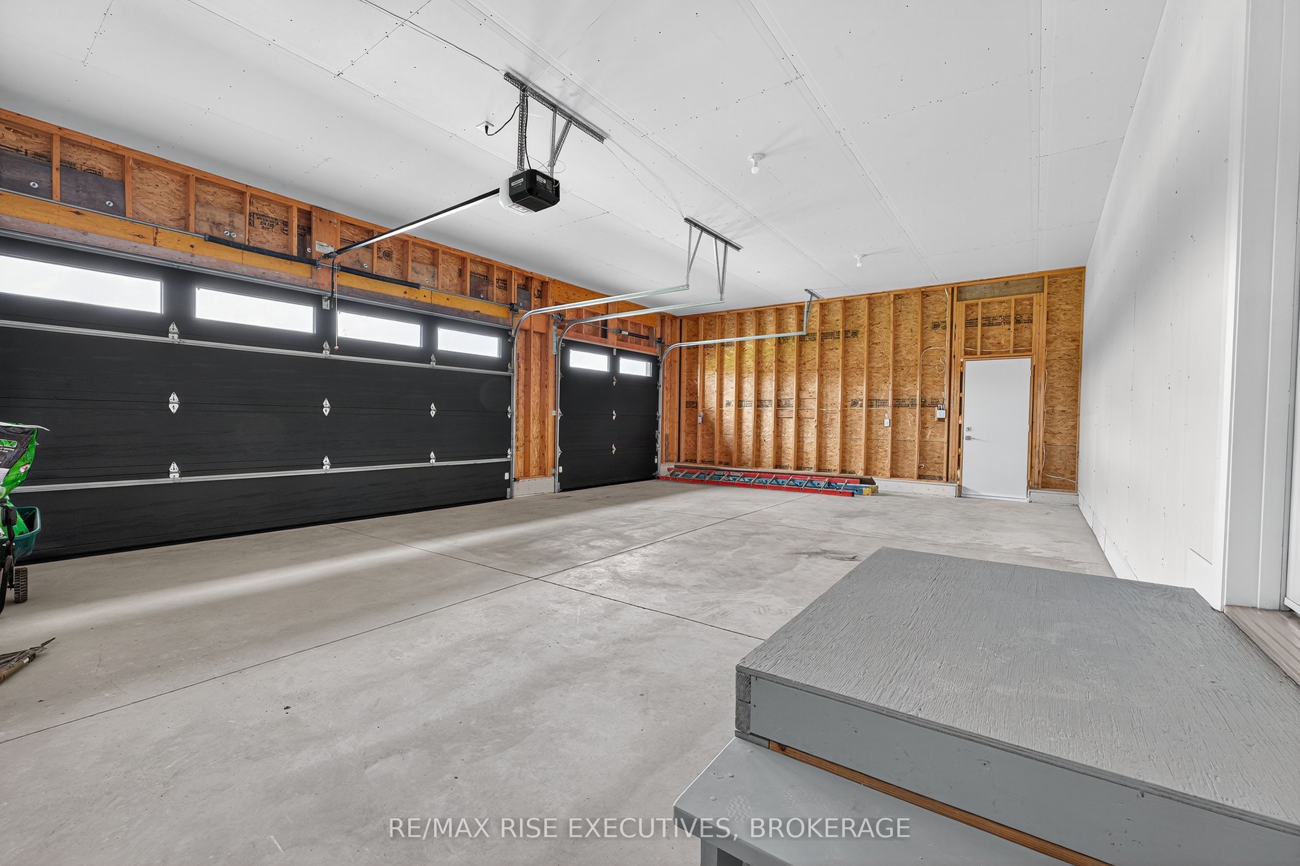 158 Summerside Drive Property Photo 38
