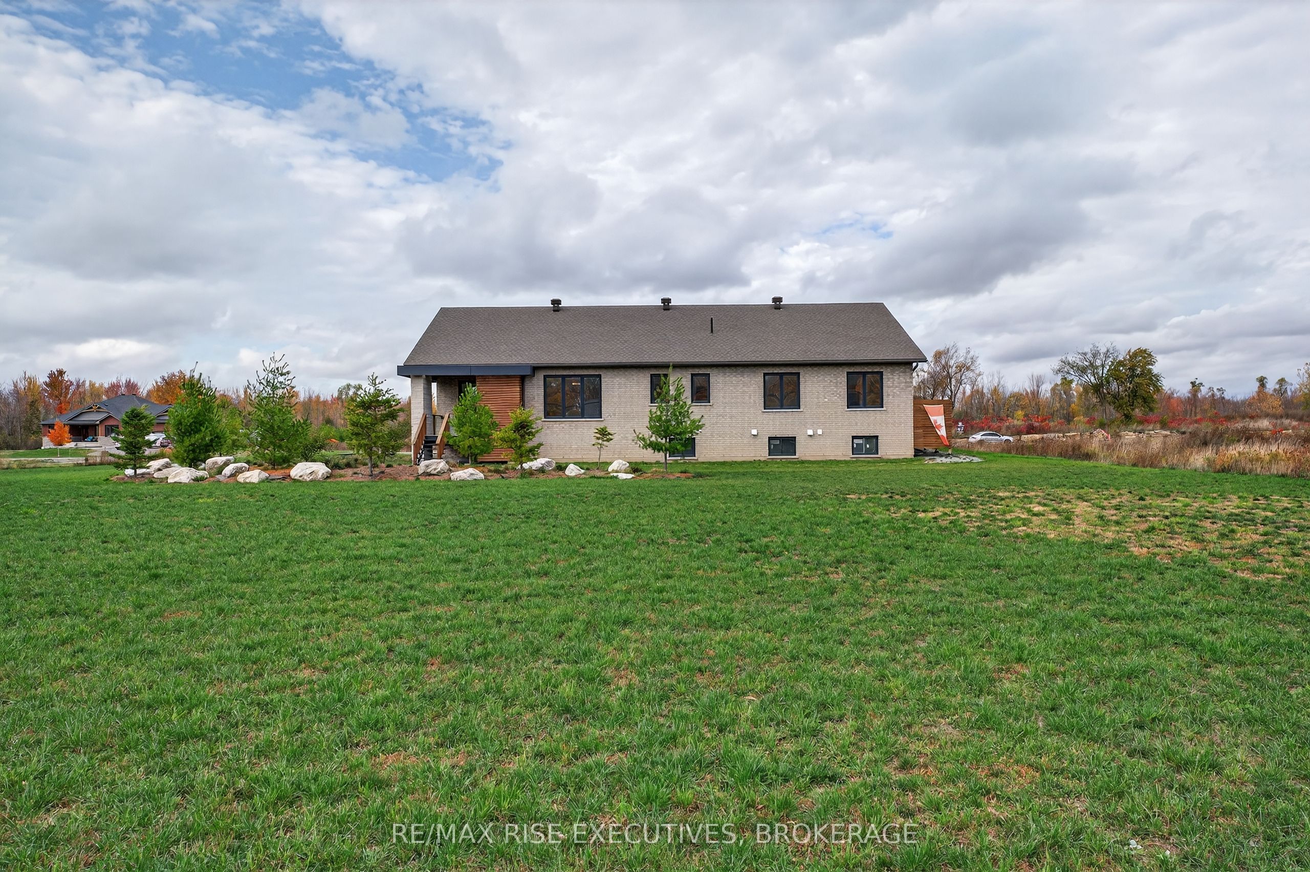 158 Summerside Drive Property Photo 44