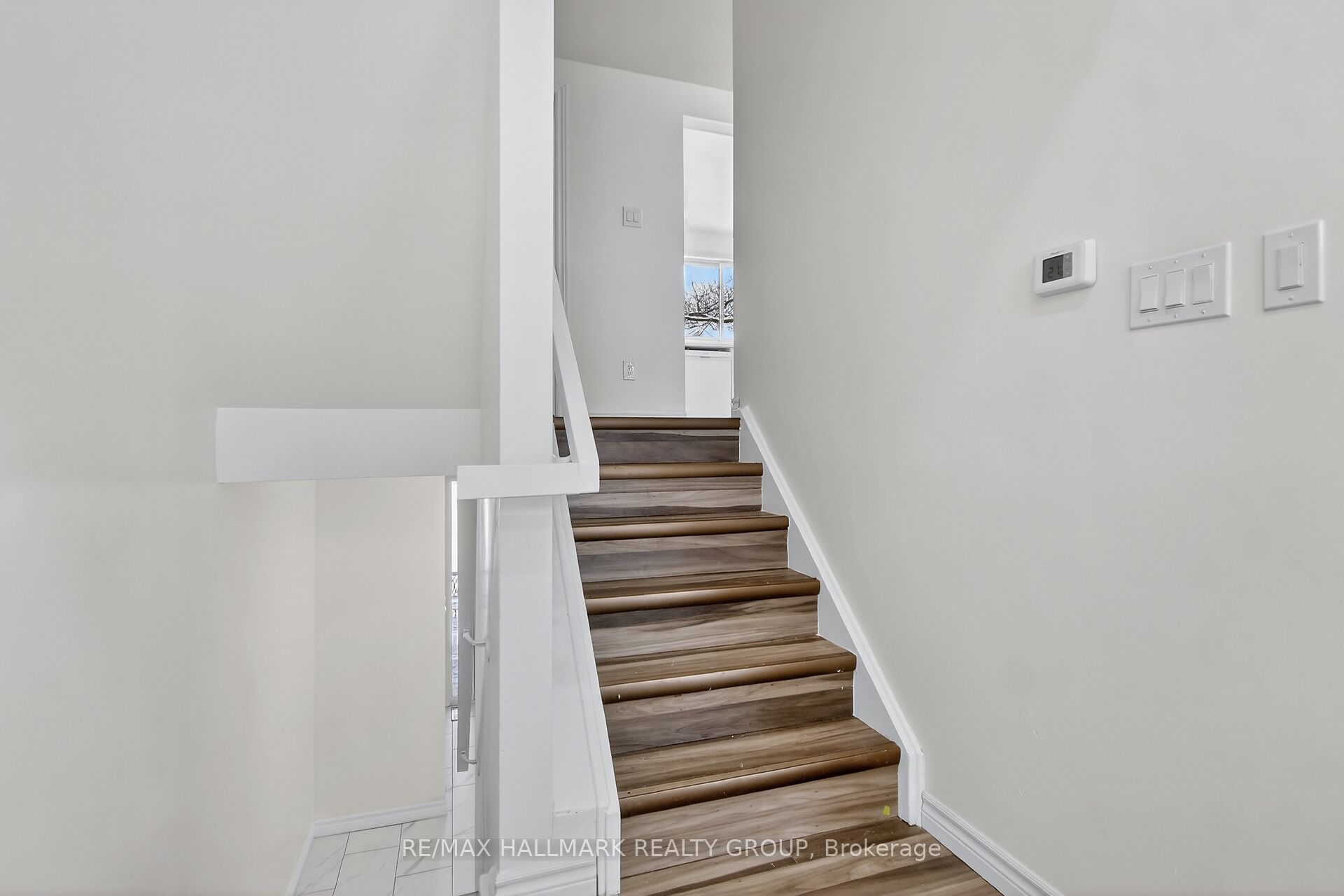 86 Esterlawn Private 7 Property Photo 20