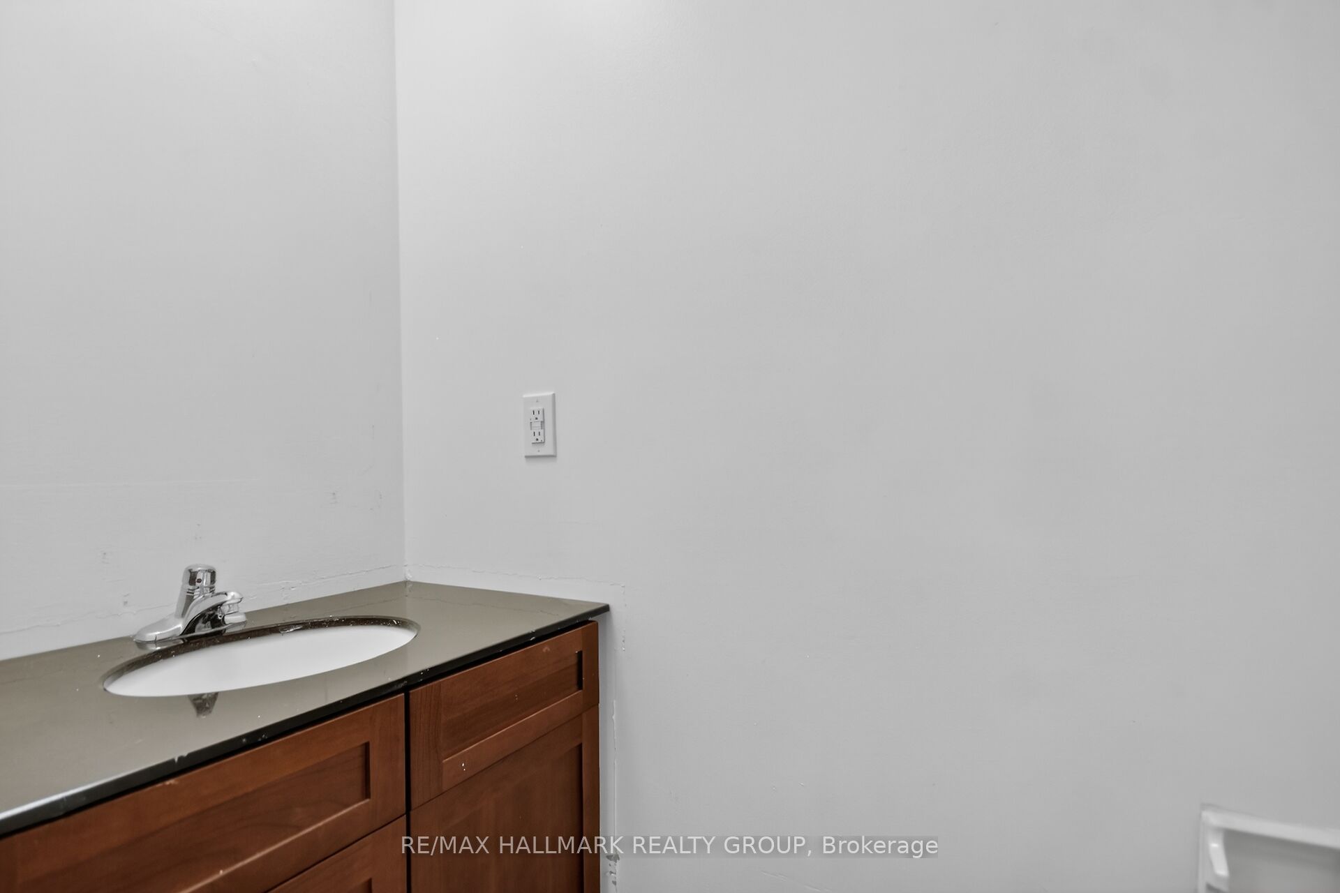 86 Esterlawn Private 7 Property Photo 30