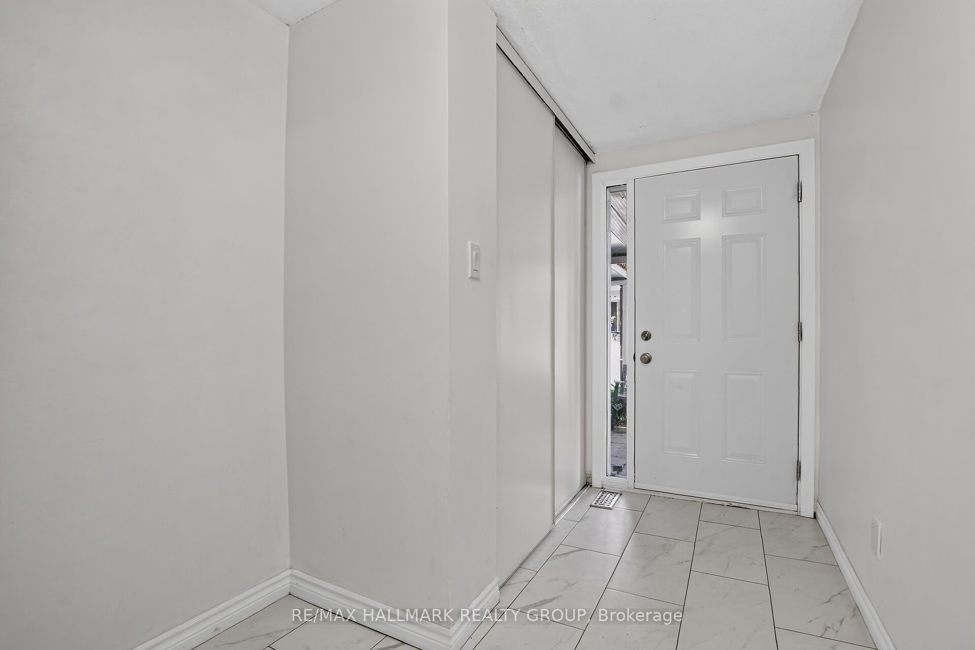 86 Esterlawn Private 7 Property Photo 41
