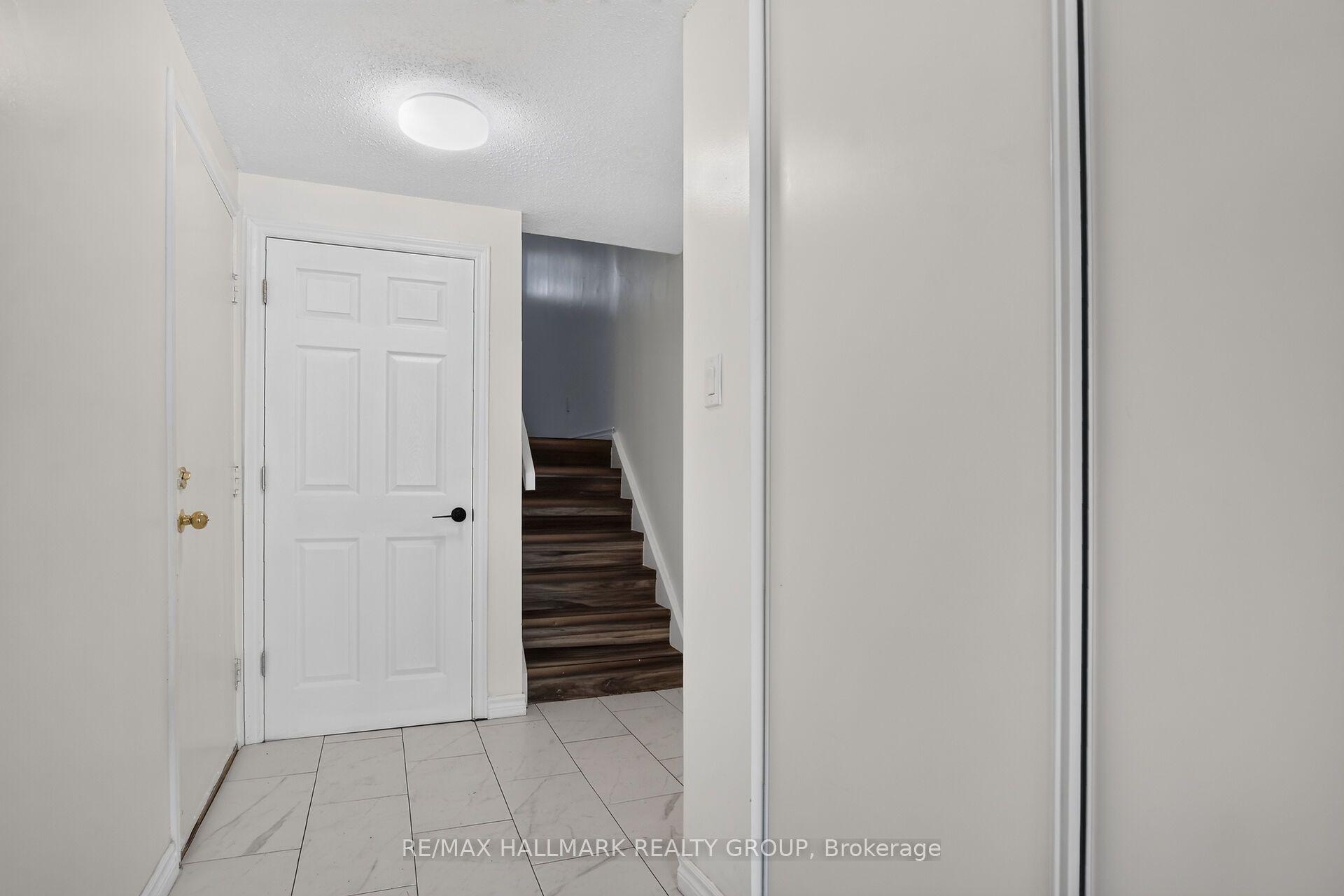 86 Esterlawn Private 7 Property Photo 42