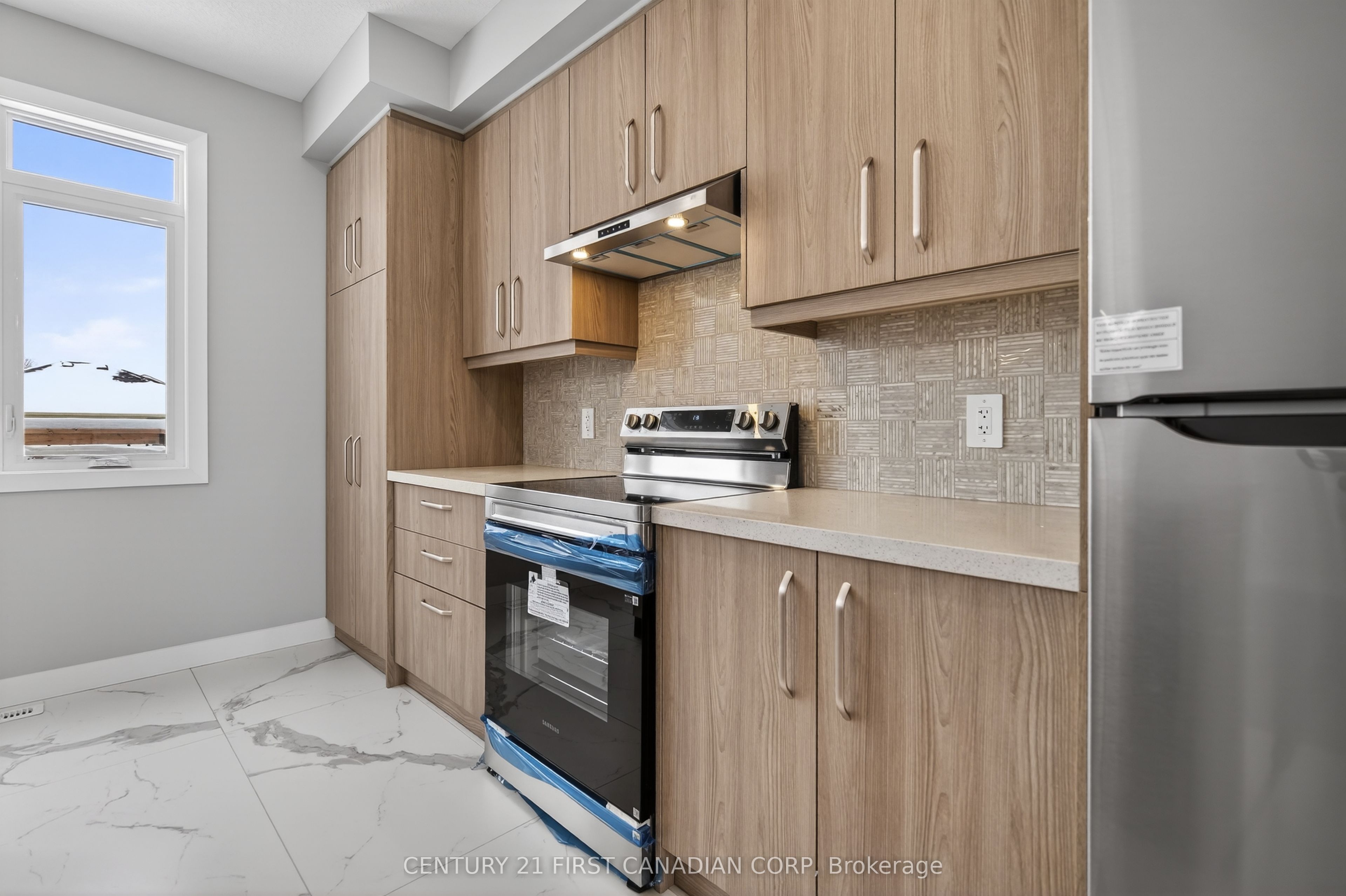 349 Southdale Road E 20 Property Photo 19