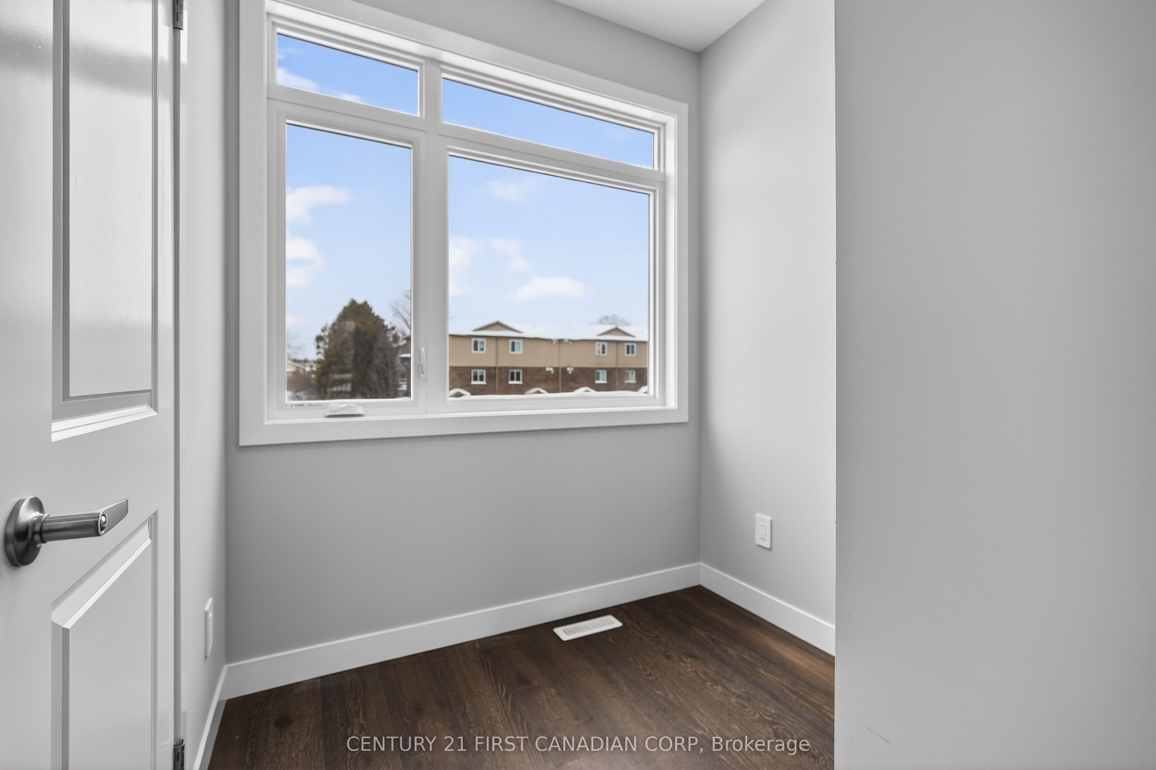 349 Southdale Road E 20 Property Photo 27