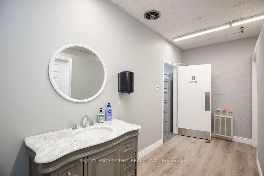 42 Niagara Street Property Photo 23