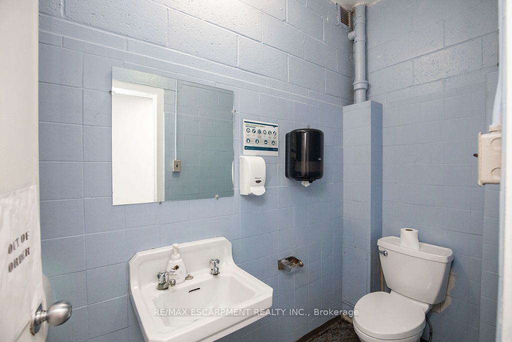 42 Niagara Street Property Photo 37