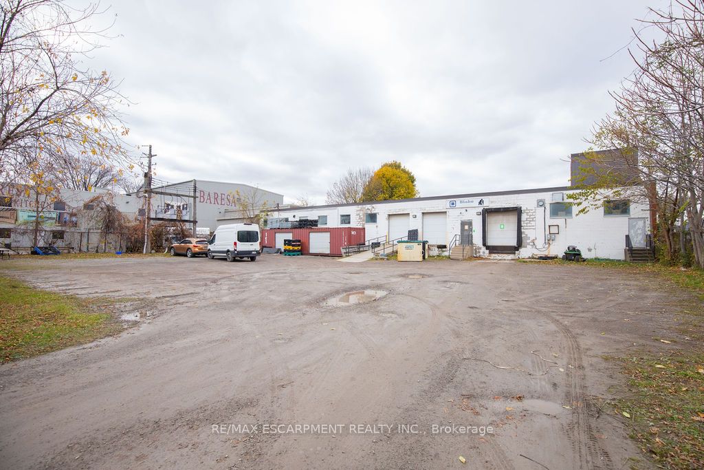 42 Niagara Street Property Photo 38