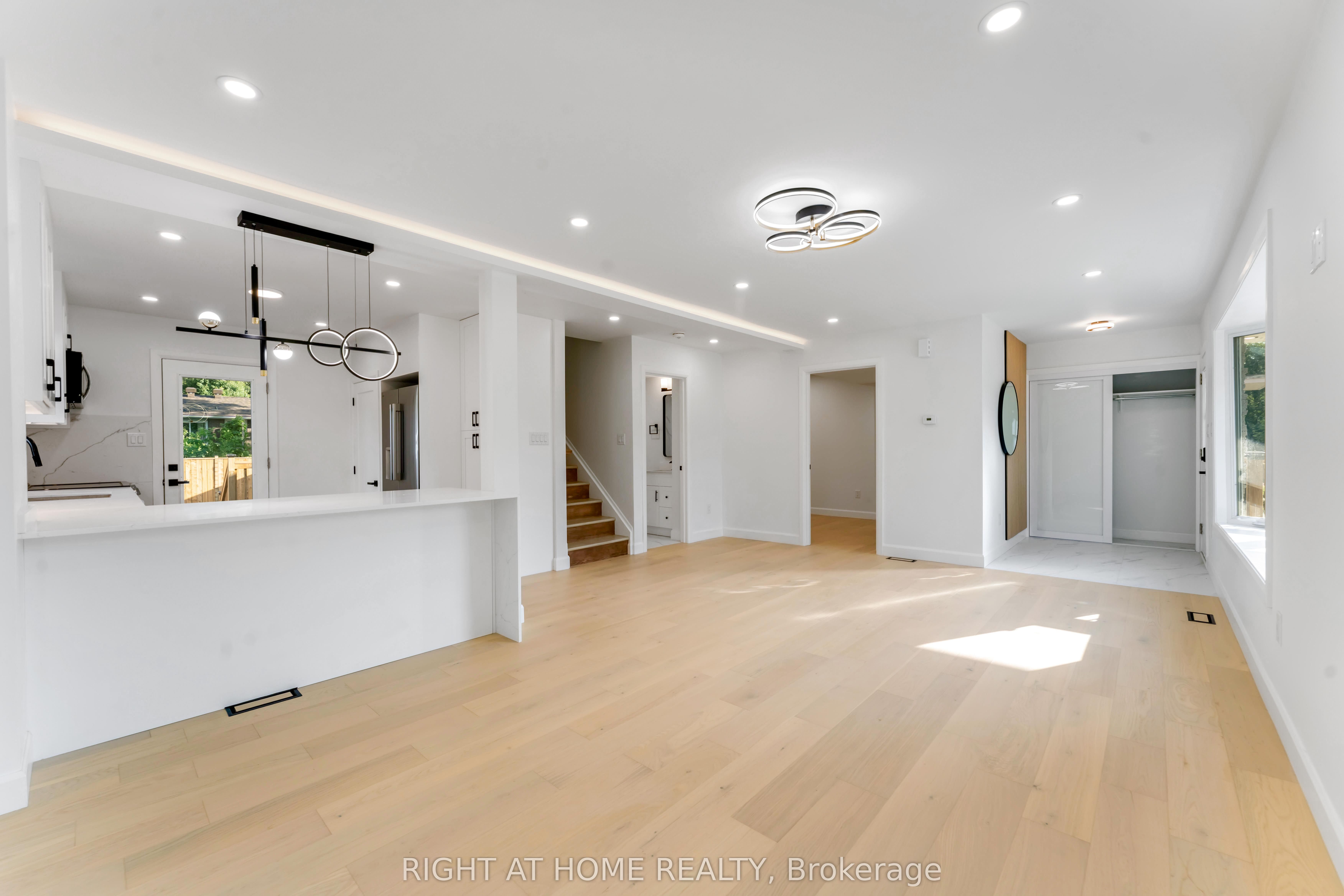 2700 Priscilla Street Property Photo 12