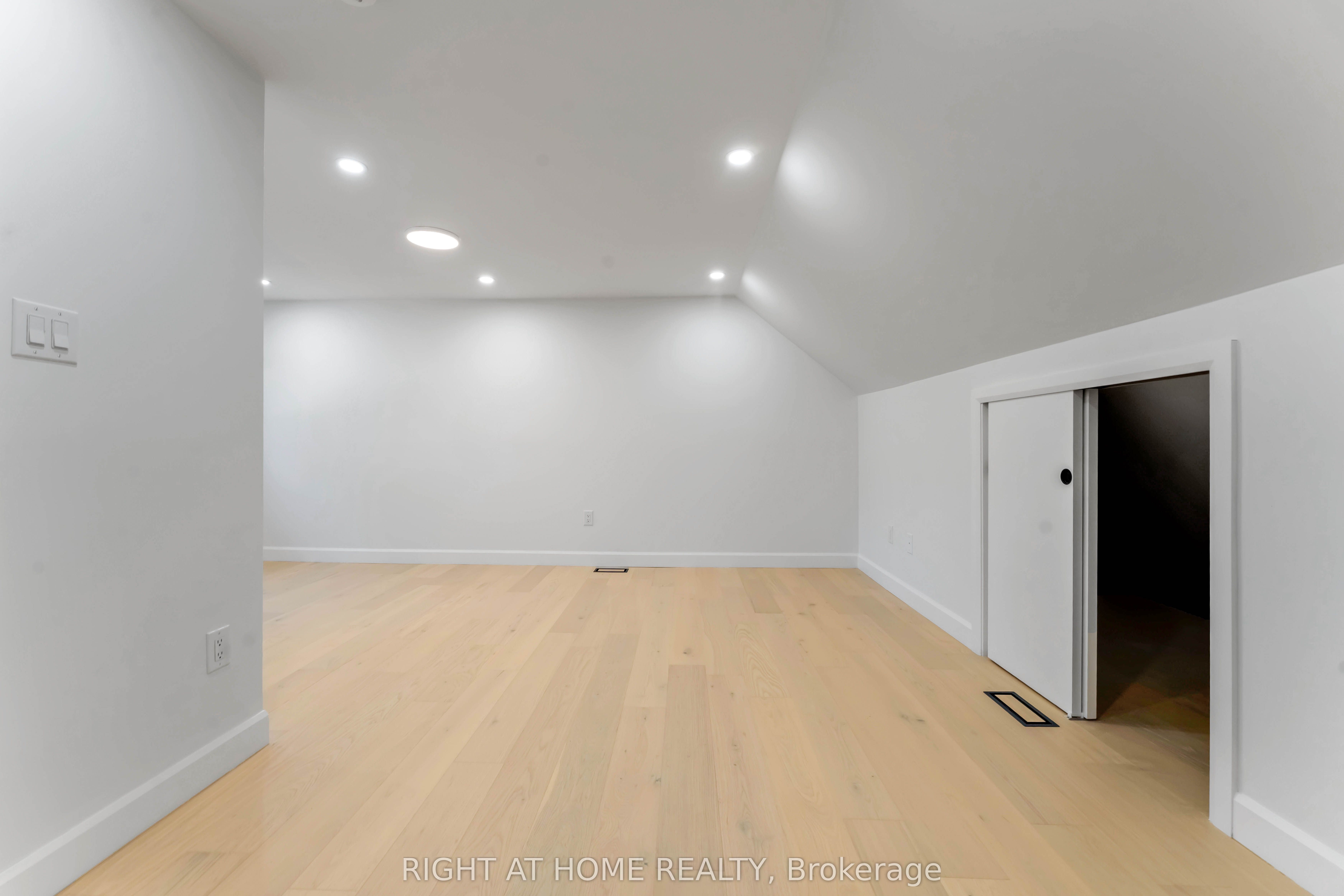 2700 Priscilla Street Property Photo 18