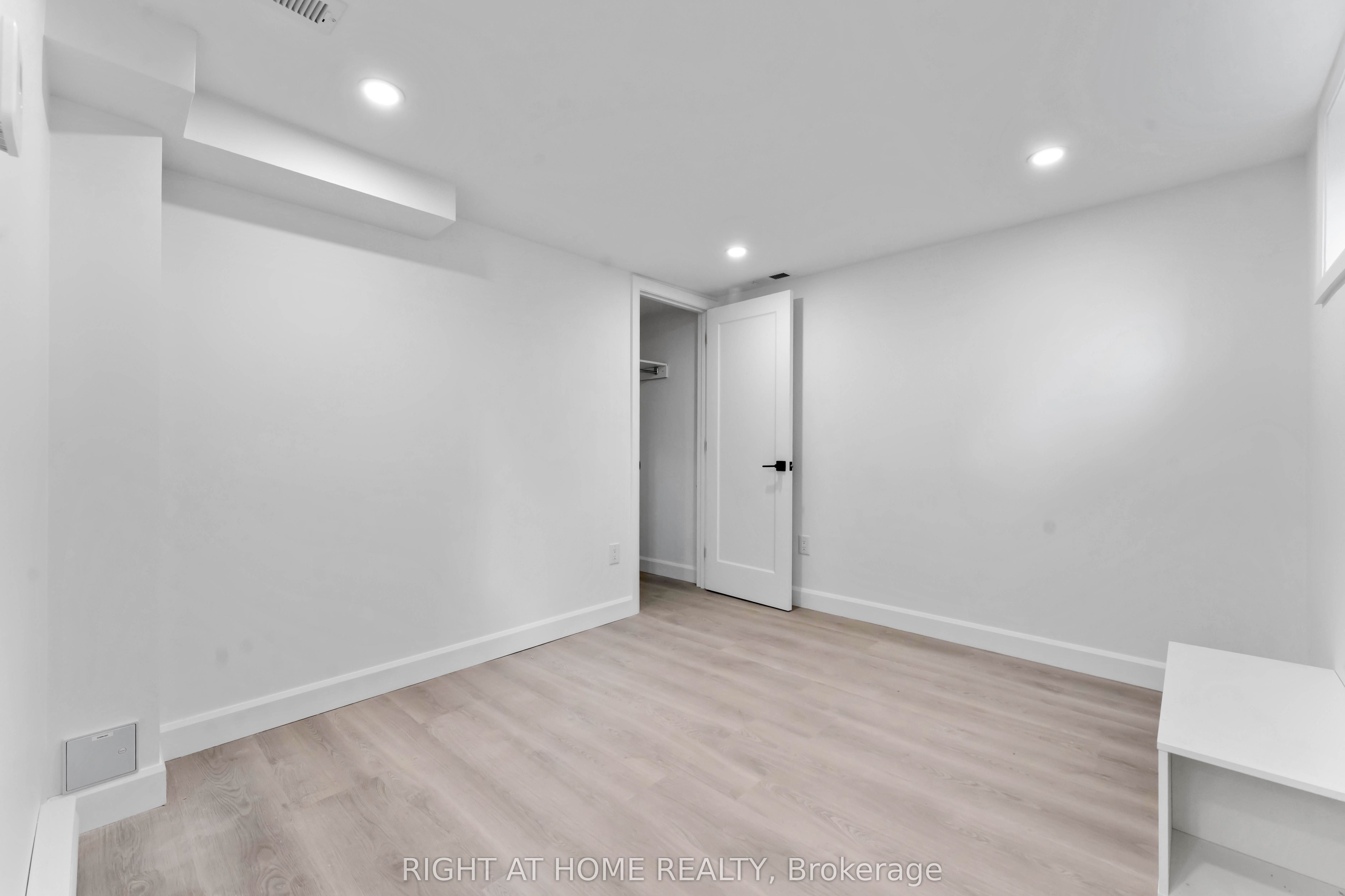2700 Priscilla Street Property Photo 32