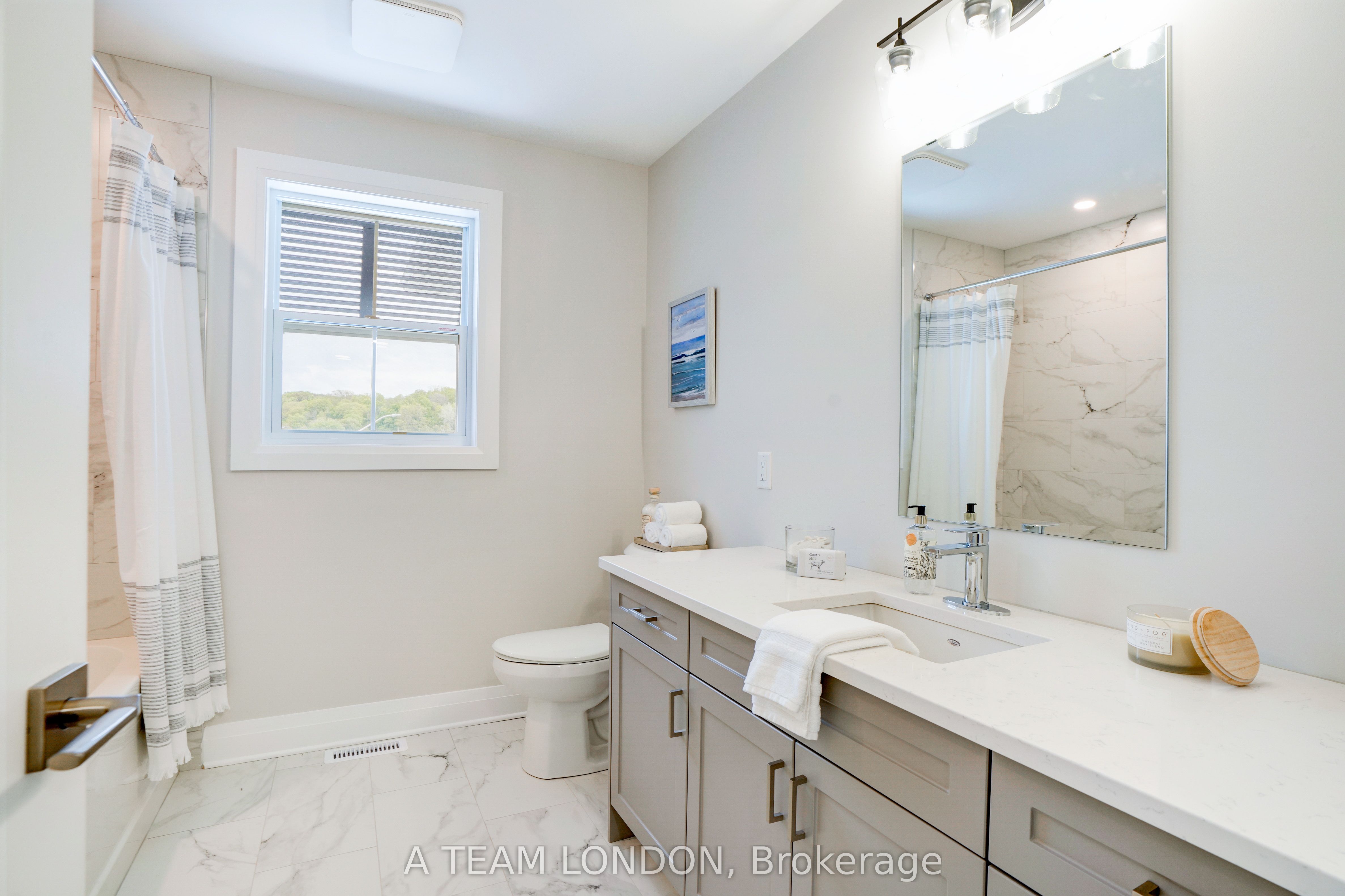 93 The Promenade Property Photo 14