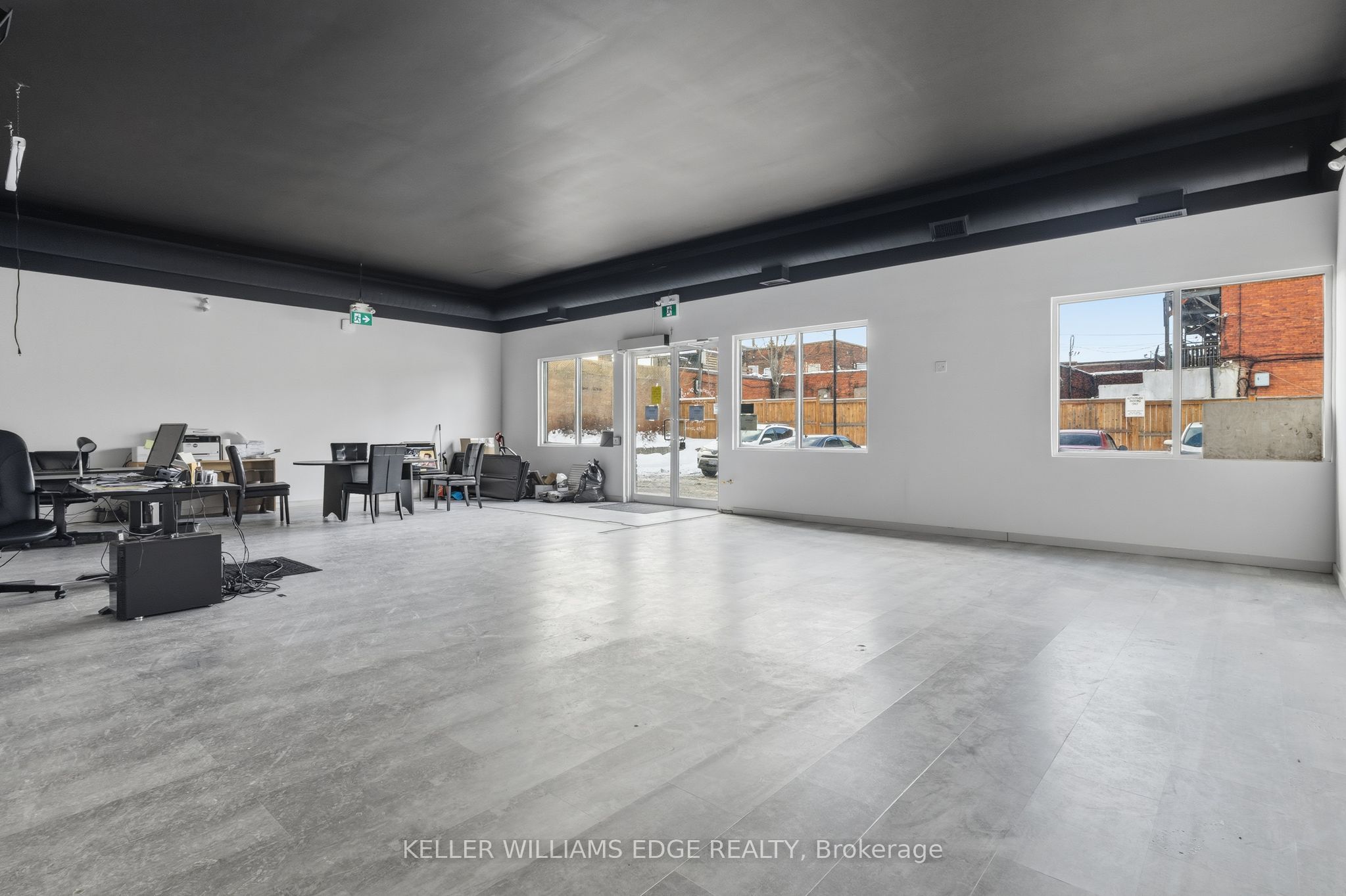 1096 Barton Street E Property Photo 11