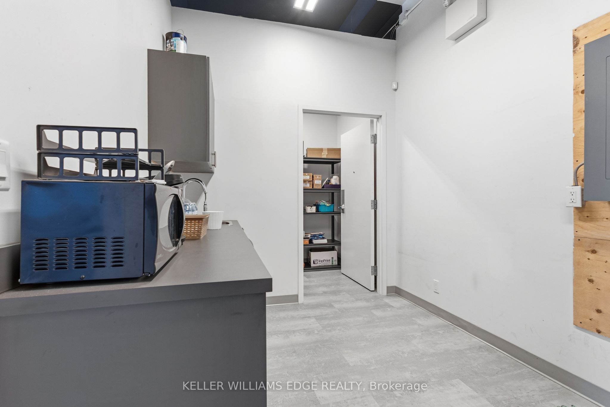1096 Barton Street E Property Photo 17