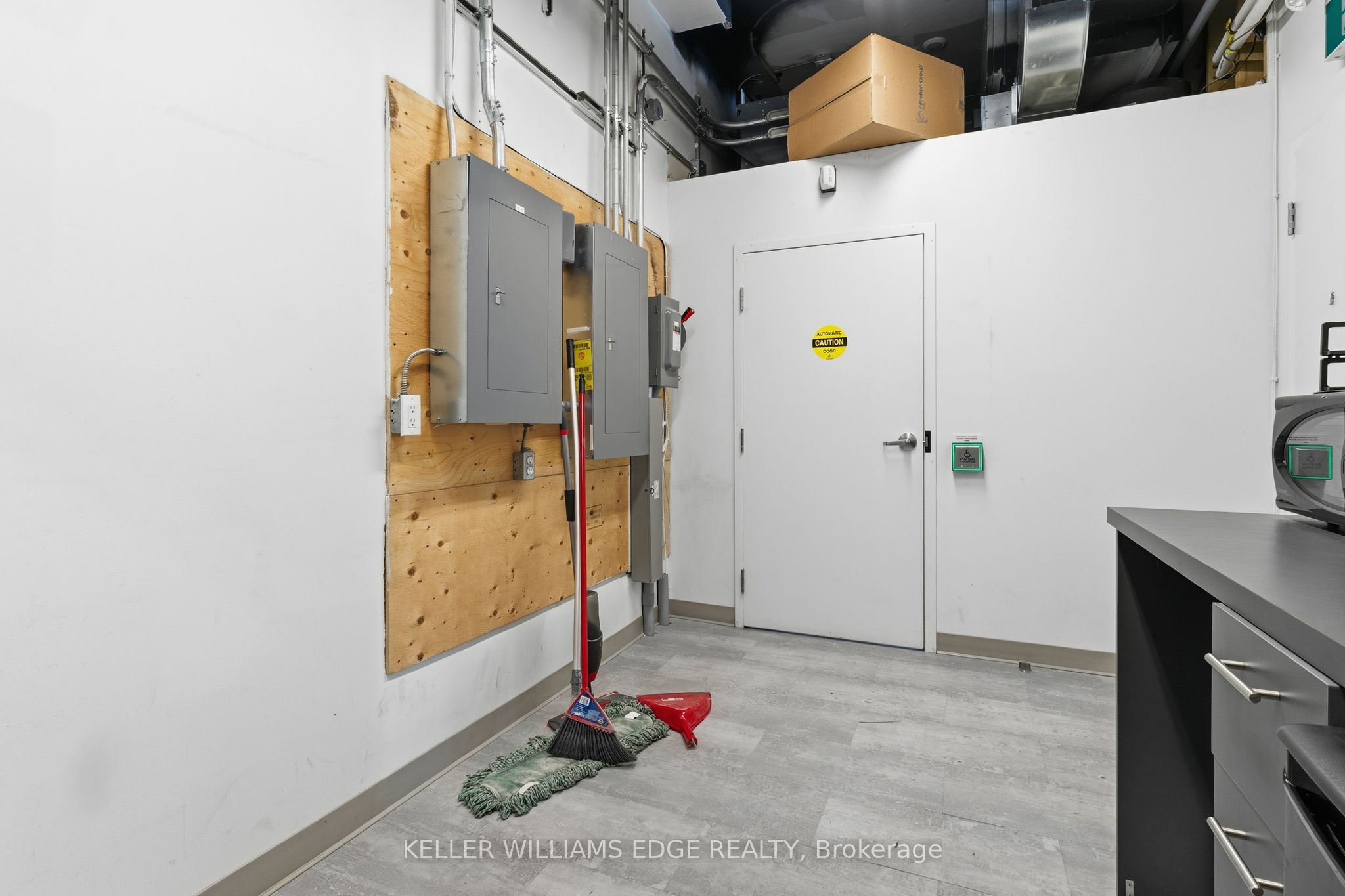 1096 Barton Street E Property Photo 20
