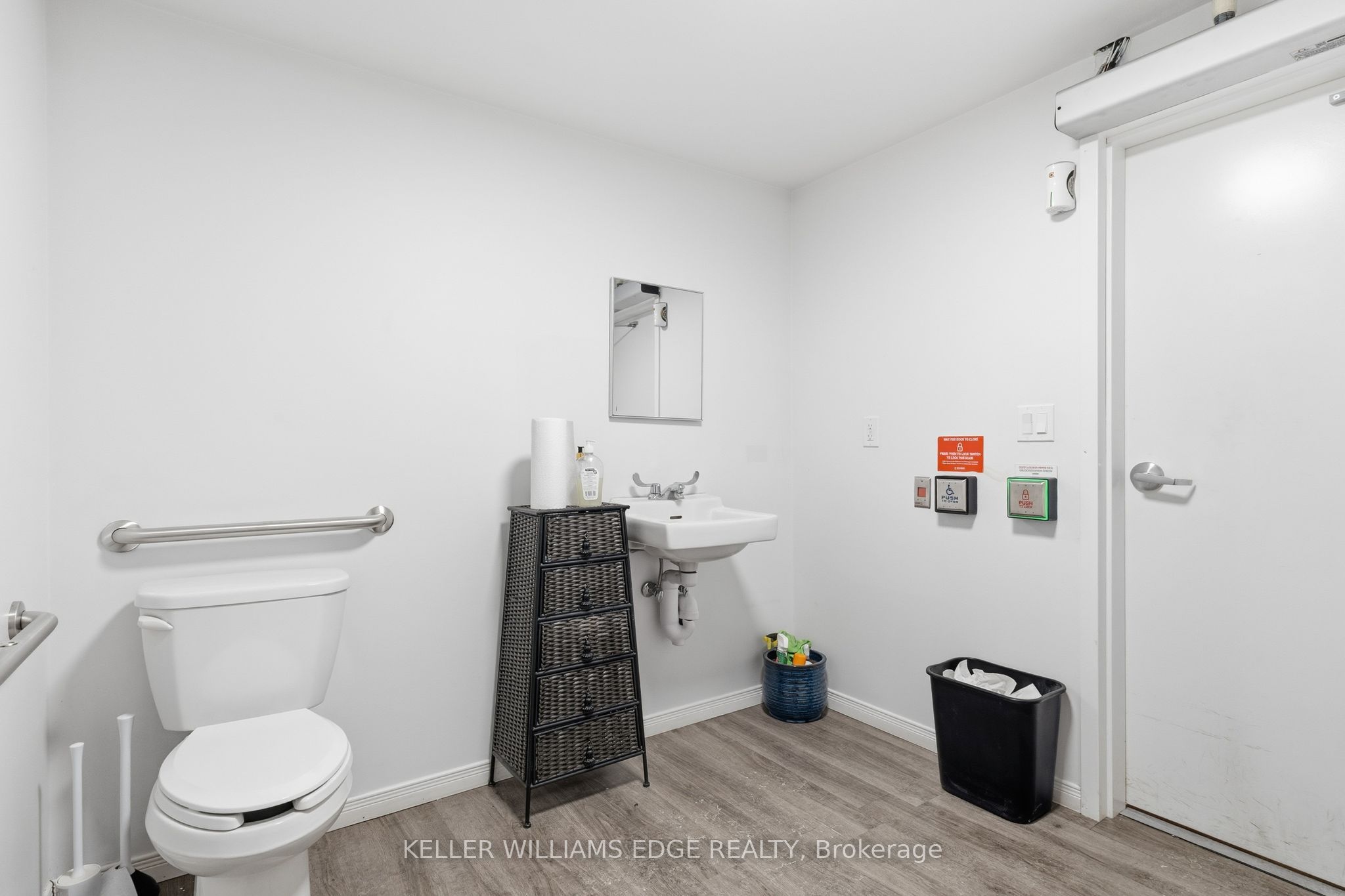 1096 Barton Street E Property Photo 22