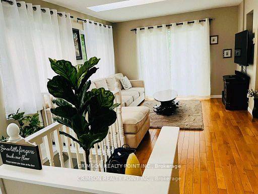 17 Shelley Drive E Property Photo 6
