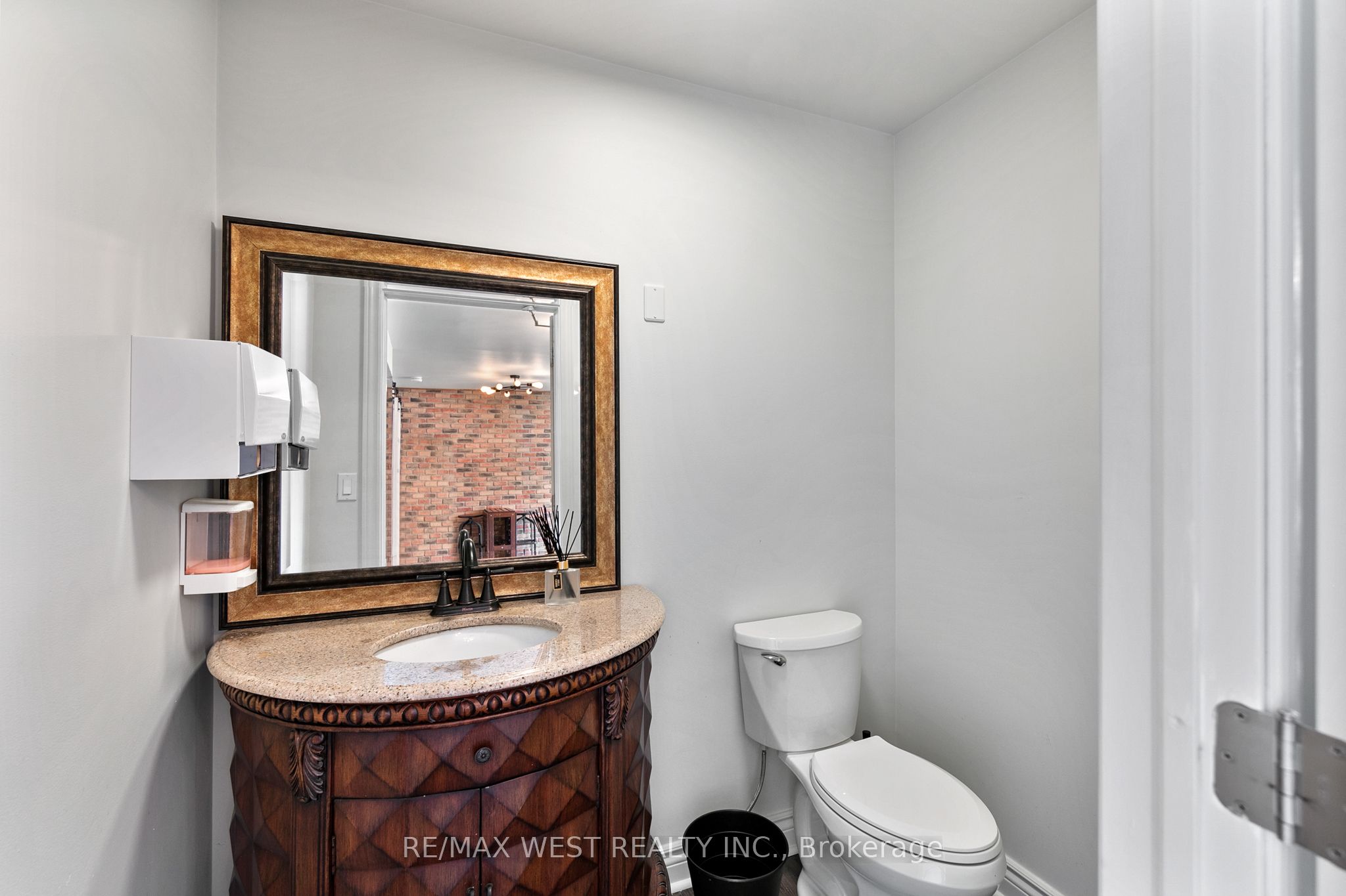 839 Erie Street E Property Photo 10