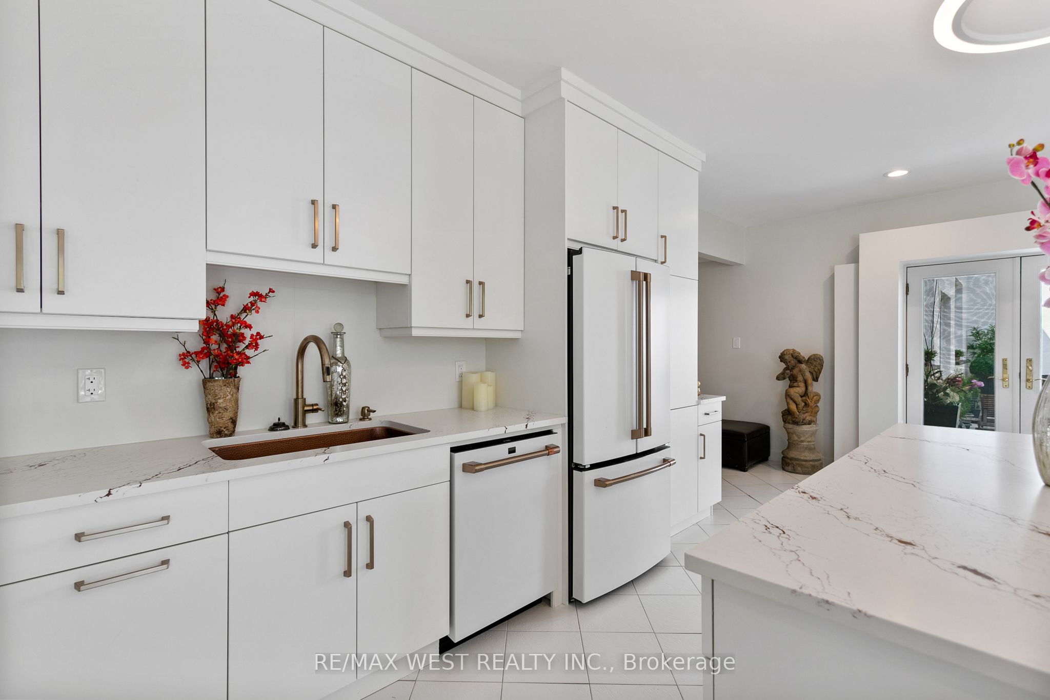 839 Erie Street E Property Photo 25