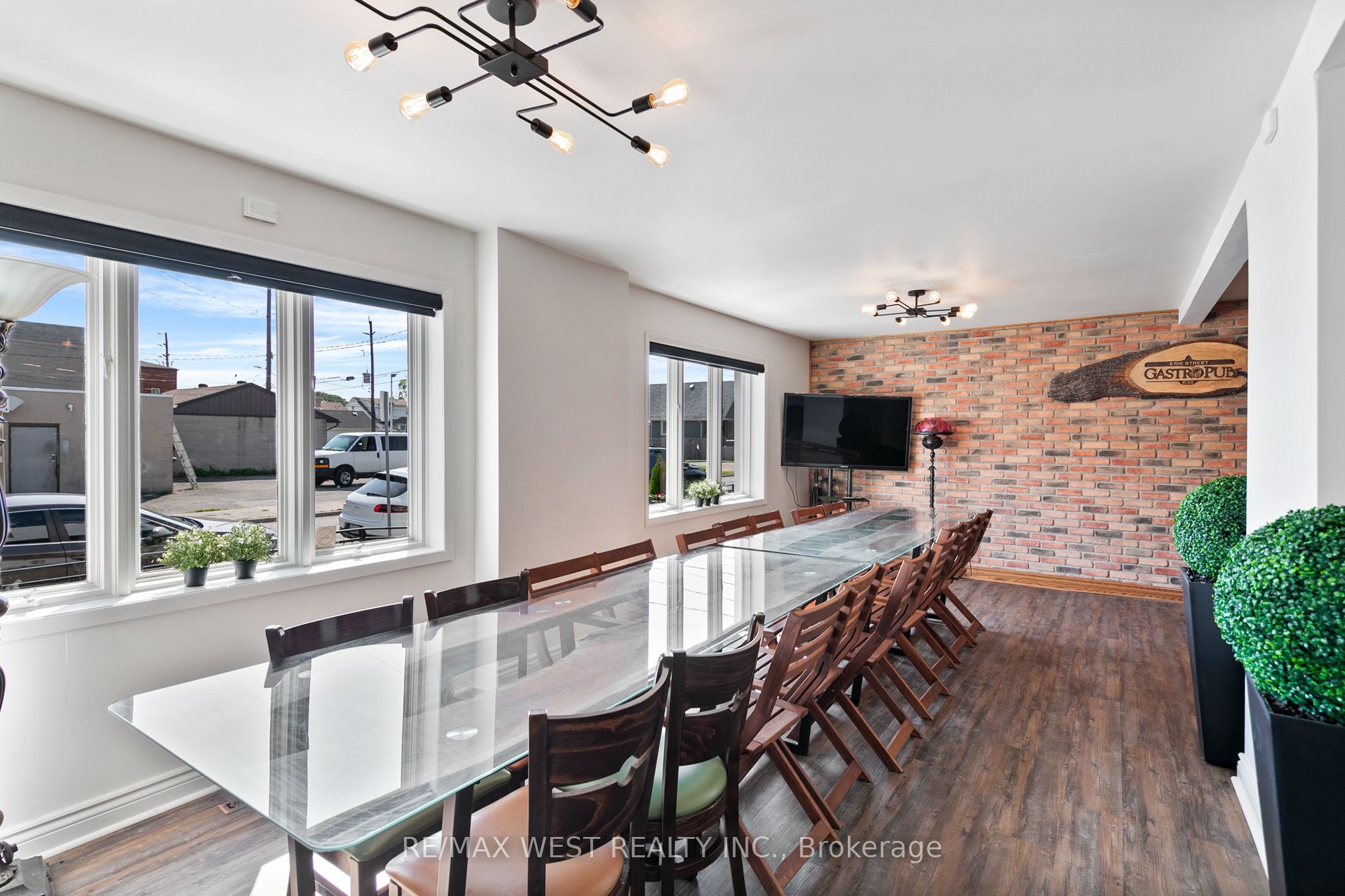 839 Erie Street E Property Photo 20