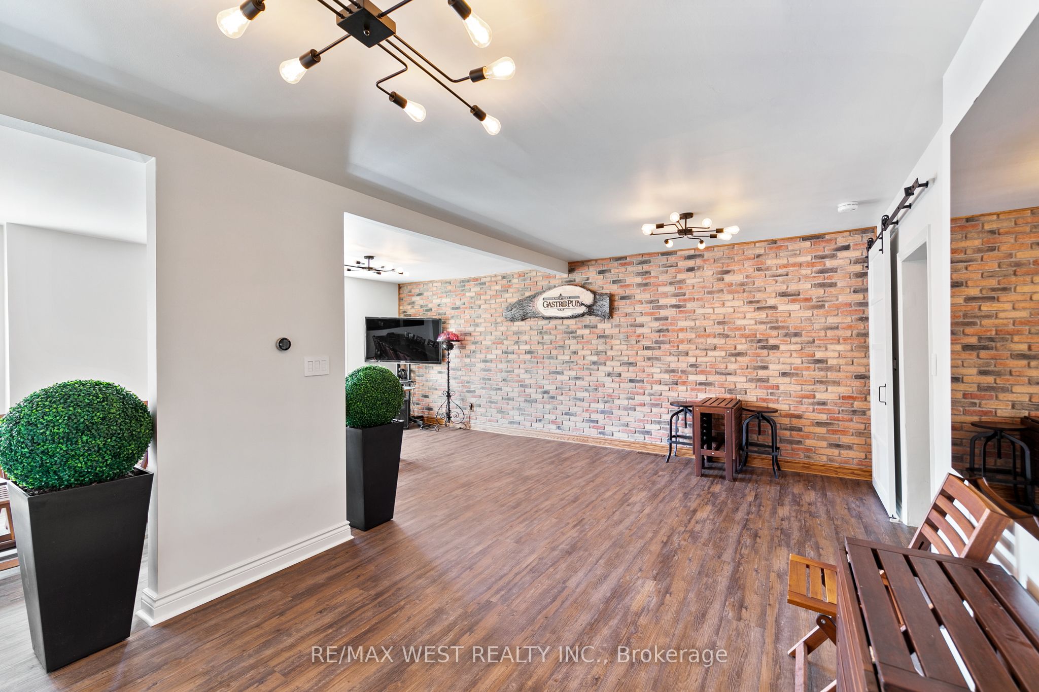 839 Erie Street E Property Photo 23
