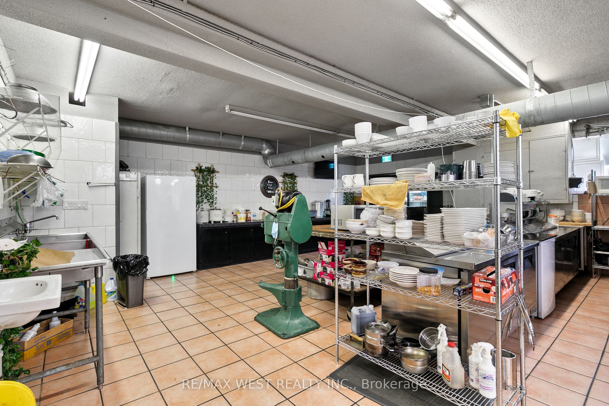839 Erie Street E Property Photo 29