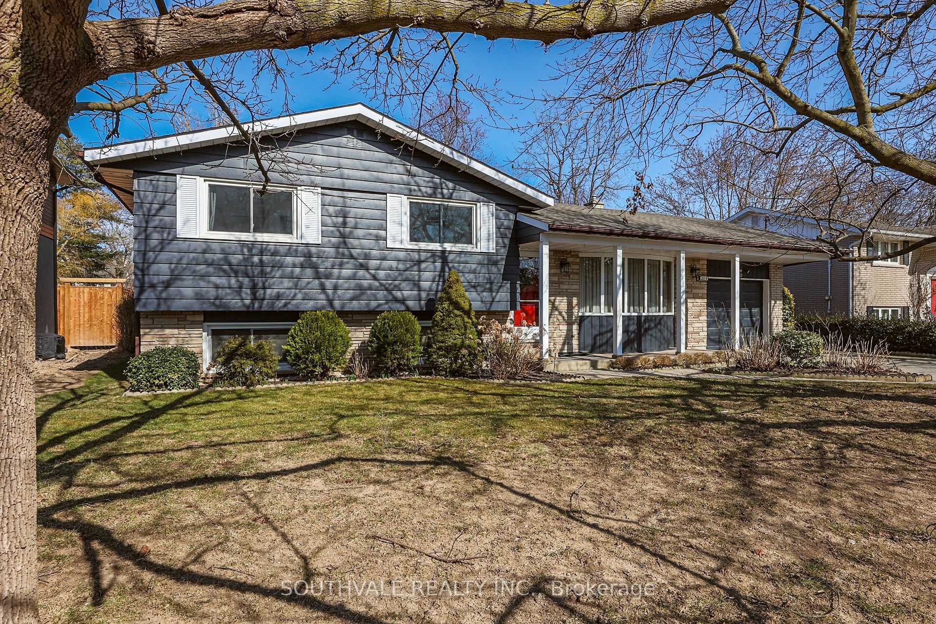 305 Centre Street Property Photo 1