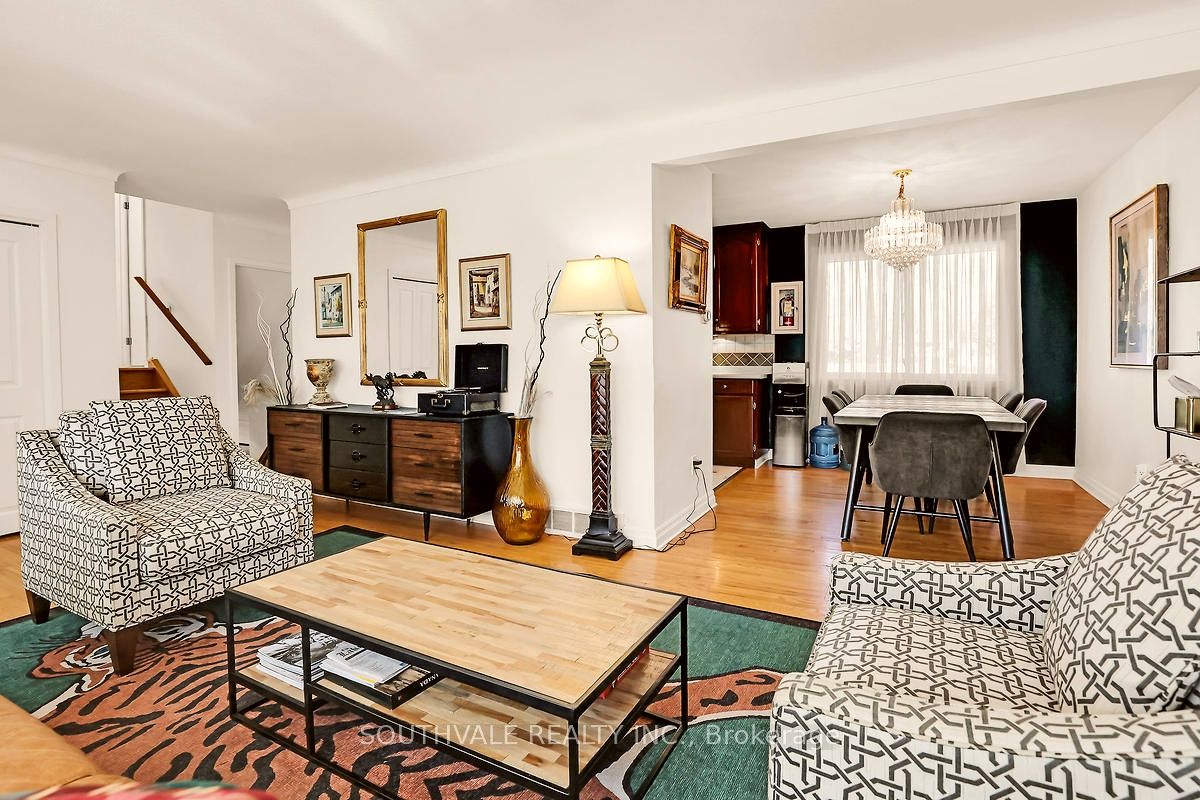 305 Centre Street Property Photo 3