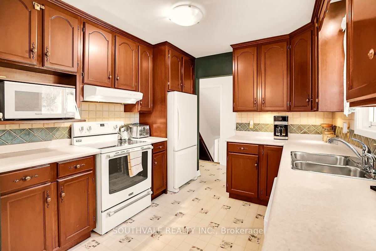 305 Centre Street Property Photo 6