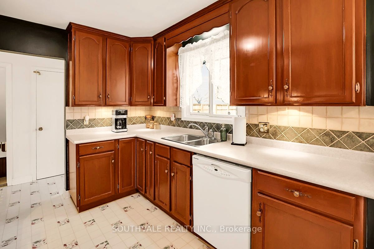 305 Centre Street Property Photo 7