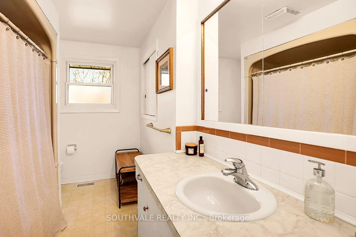 305 Centre Street Property Photo 13