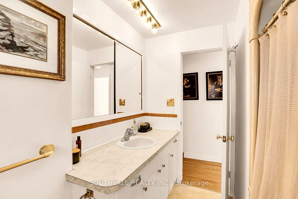 305 Centre Street Property Photo 14
