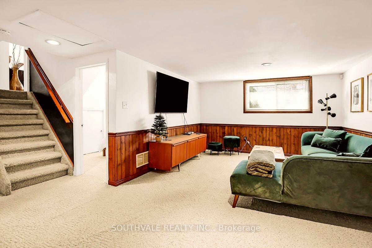 305 Centre Street Property Photo 19
