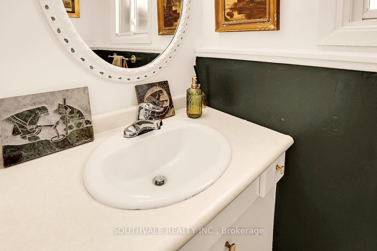 305 Centre Street Property Photo 23