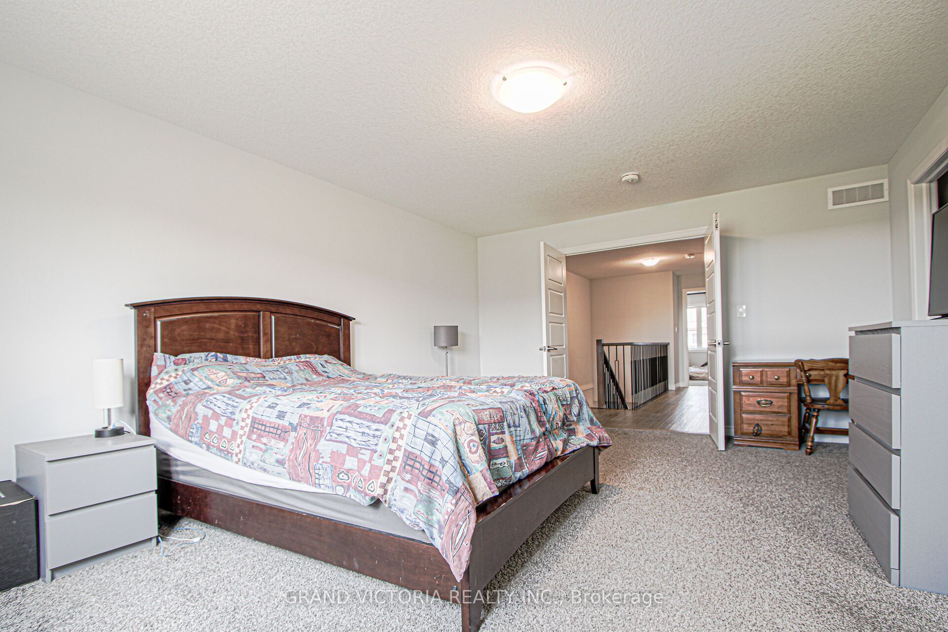 28 Zoe Lane Property Photo 7