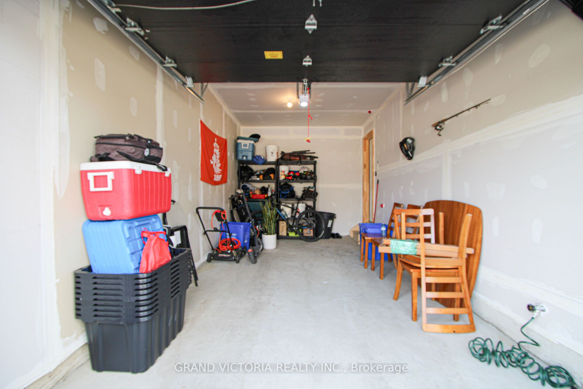 28 Zoe Lane Property Photo 33