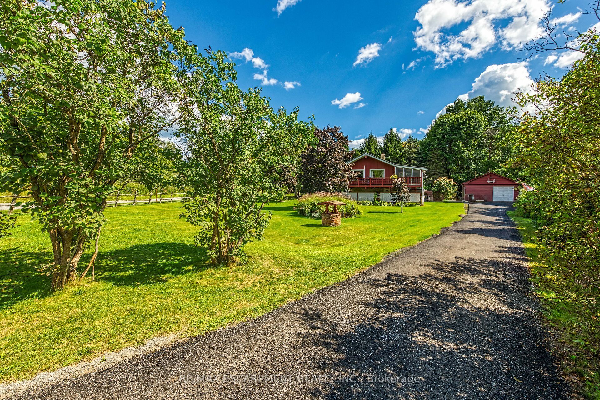 1686 Old Brock Street Property Photo 2