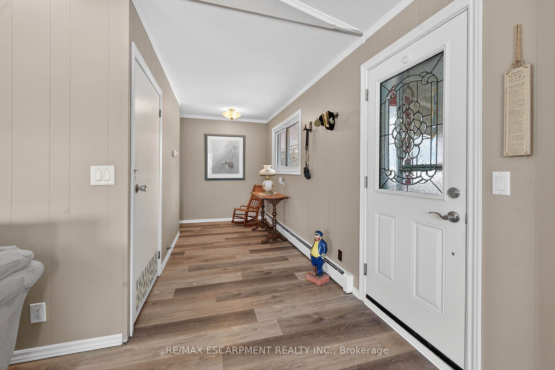 1686 Old Brock Street Property Photo 7